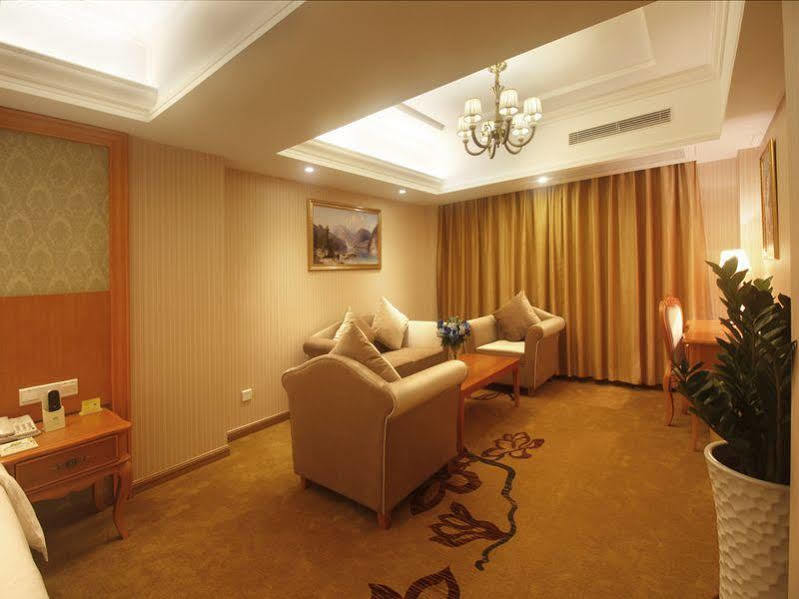 Hanting Express Sanya The First Market Branch Hotel エクステリア 写真