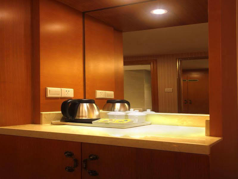 Hanting Express Sanya The First Market Branch Hotel エクステリア 写真