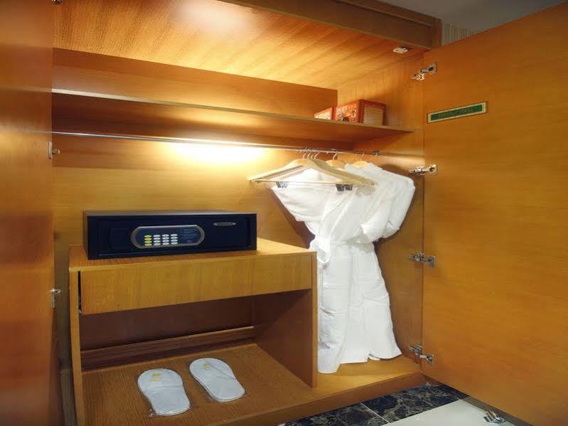 Hanting Express Sanya The First Market Branch Hotel エクステリア 写真